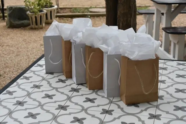 varias bolsas de papel