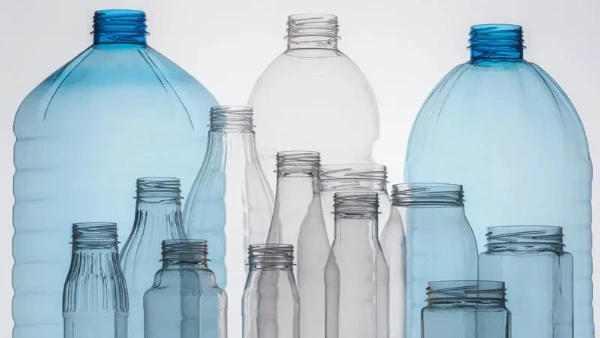 Botellas blancas y celeste