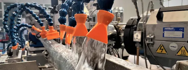 ¿Qué es la extrusión de plástico y por qué es tan utilizada?